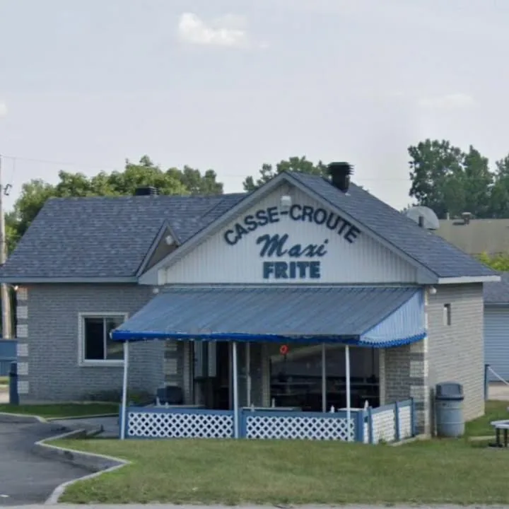 Devanture du Casse-Croûte Maxi Frite, boulevard Maloney Est